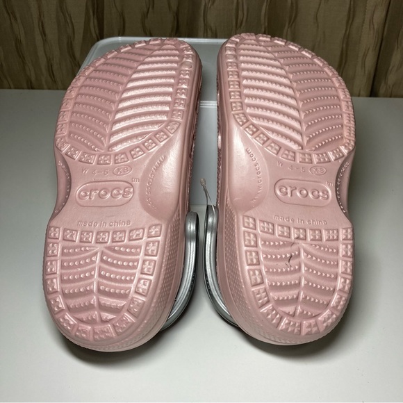 Crocs Chicago Cubs Pink Women's 4-5 XS Classic Clogs Pink Silver Unisex NWOT - Picture 9 of 15